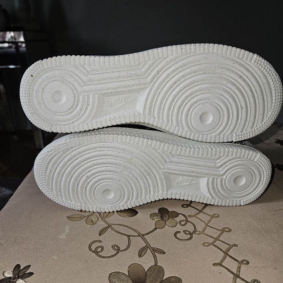 Nike Women's Sneakers in Navy and White - Picture 4 of 7